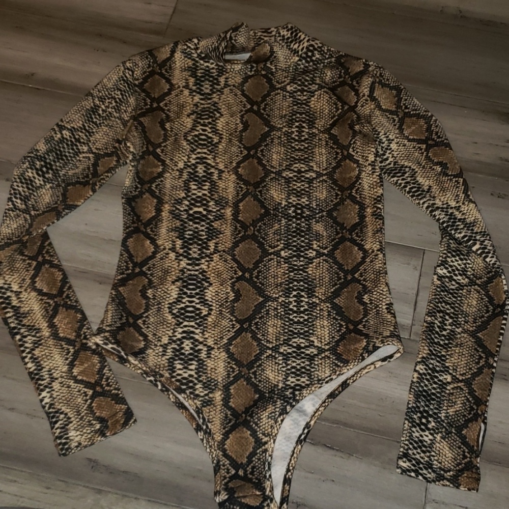 New! Snake print bodysuit will fit a size M better